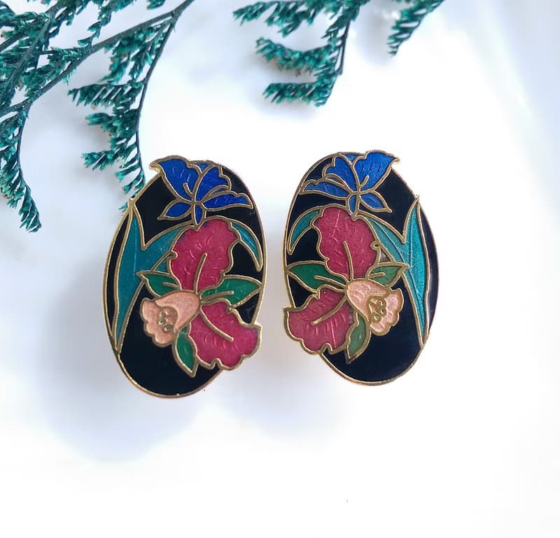 【西洋古董飾品 】景泰藍 黑底 橢圓 百合花卉 夾式耳環