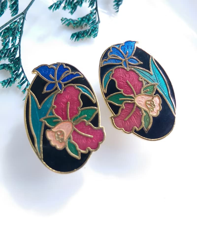 【西洋古董飾品 】景泰藍 黑底 橢圓 百合花卉 夾式耳環