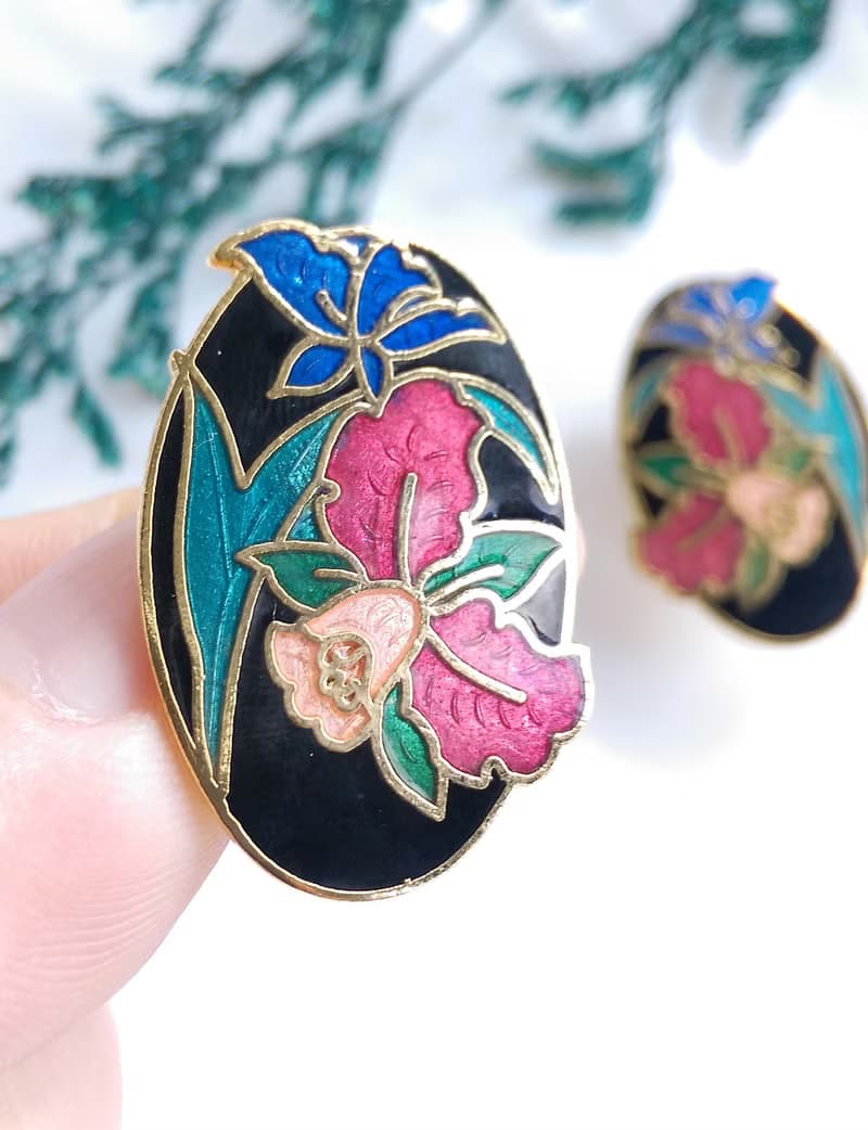 【西洋古董飾品 】景泰藍 黑底 橢圓 百合花卉 夾式耳環