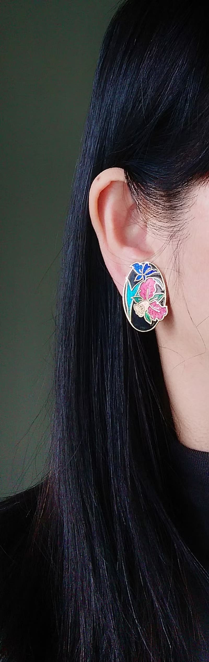 【西洋古董飾品 】景泰藍 黑底 橢圓 百合花卉 夾式耳環