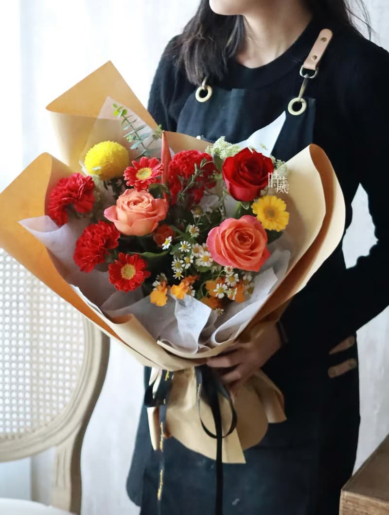 紅橘特調 玫瑰 迷你非洲菊 康乃馨 鮮花花束/限台中地區