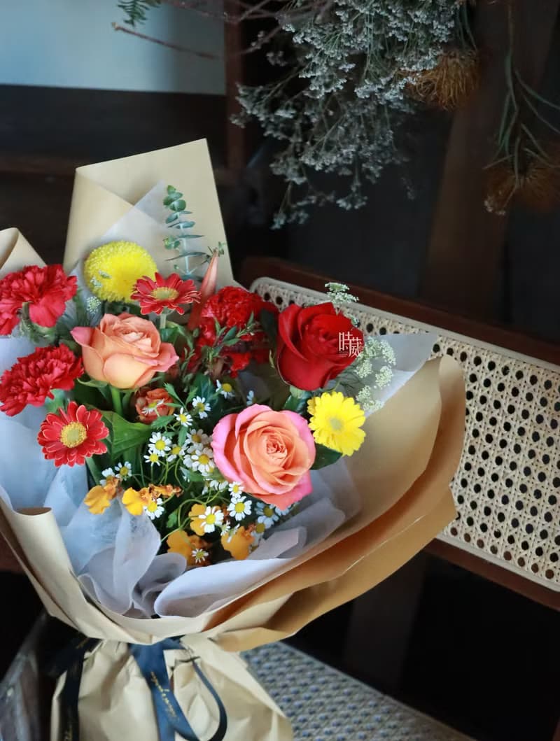 紅橘特調 玫瑰 迷你非洲菊 康乃馨 鮮花花束/限台中地區