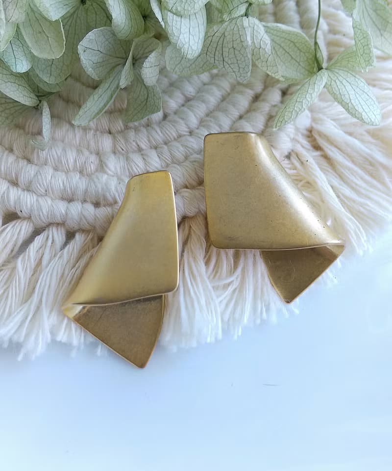 Vintage Jewelry 西洋古董飾品  啞光 金色調 簡約彎折 針式耳環