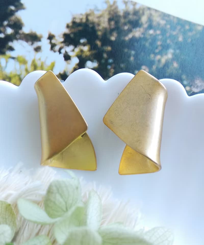 Vintage Jewelry 西洋古董飾品  啞光 金色調 簡約彎折 針式耳環