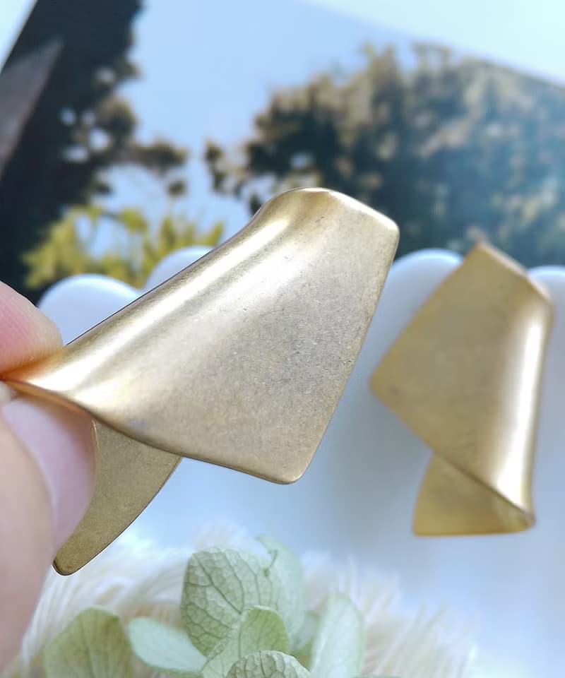 Vintage Jewelry 西洋古董飾品  啞光 金色調 簡約彎折 針式耳環