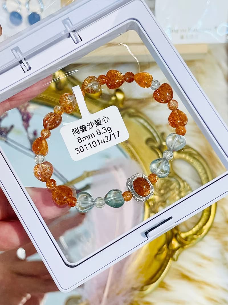 小精品阿魯沙金太陽綠柱石愛心蝴蝶結水晶手珠設計款化太歲正能量