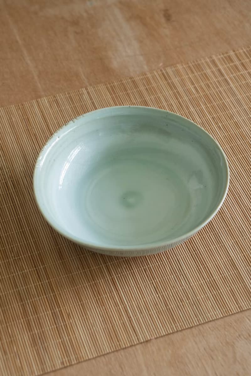 青瓷岩石紋盤子