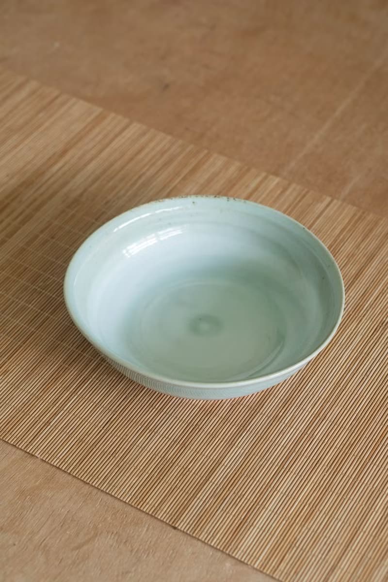 青瓷岩石紋盤子