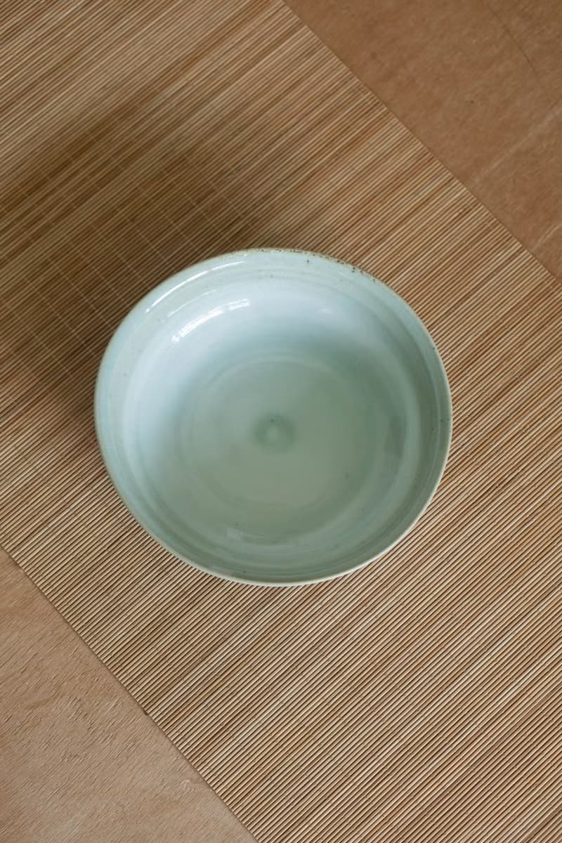 青瓷岩石紋盤子