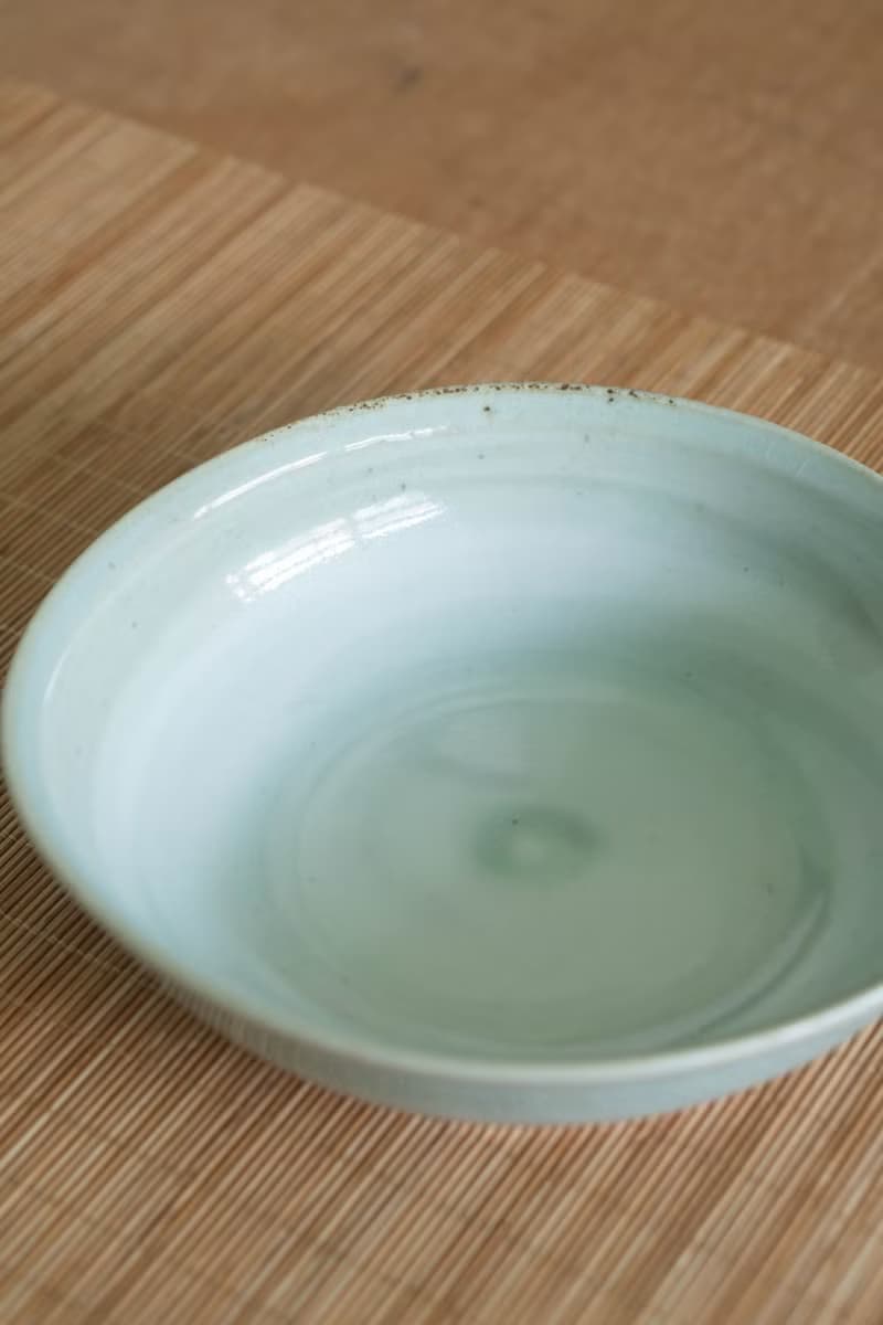 青瓷岩石紋盤子