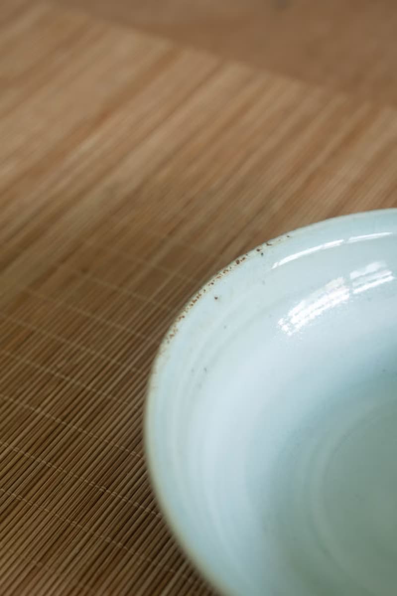 青瓷岩石紋盤子