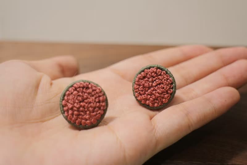 刺繡耳環 211 妃紅色 / 耳夾款