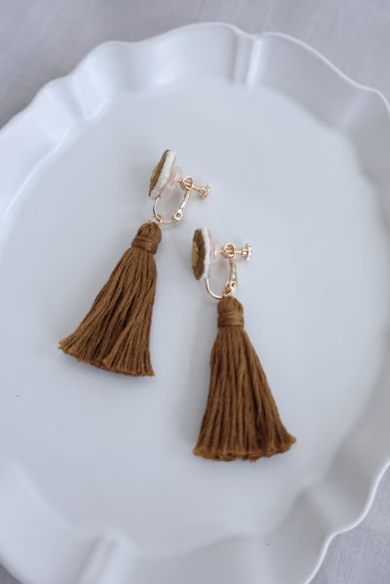 糰子花流蘇 茶褐・手工刺繡耳環