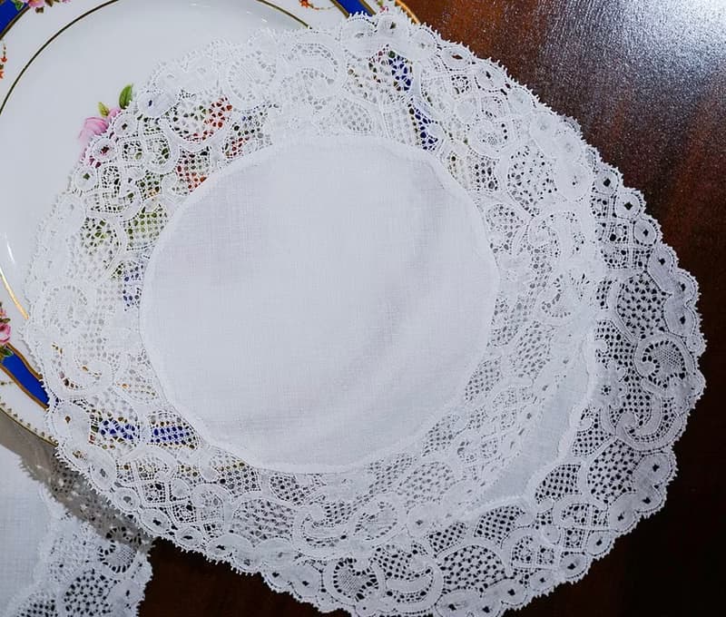 滾花邊圓形蕾絲餐墊 - 西洋古董