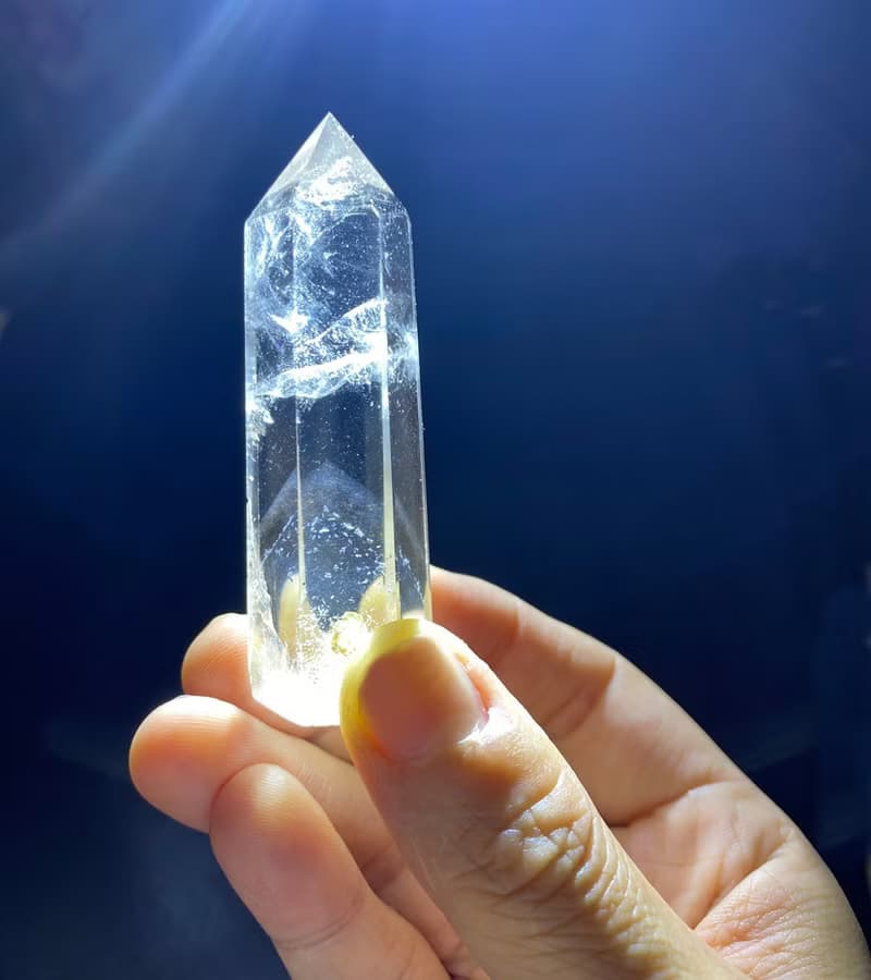 能量擺件-天使之翼 天然異像金字塔冰透藍針彩虹白水晶共生幽靈柱