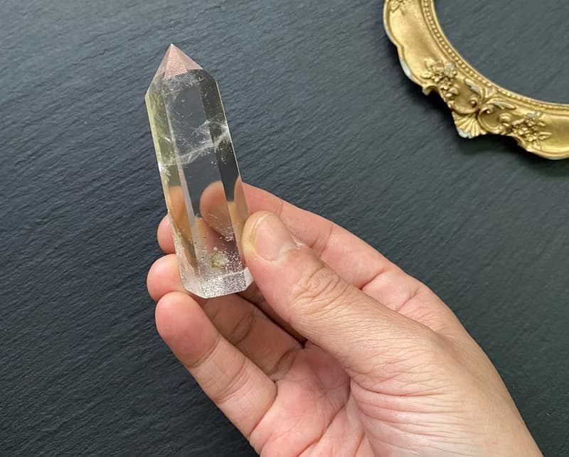能量擺件-天使之翼 天然異像金字塔冰透藍針彩虹白水晶共生幽靈柱