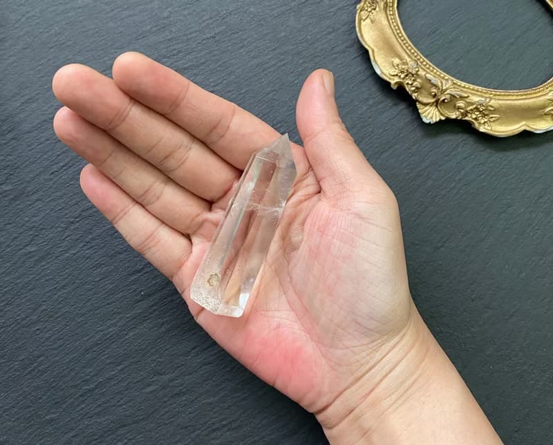 能量擺件-天使之翼 天然異像金字塔冰透藍針彩虹白水晶共生幽靈柱
