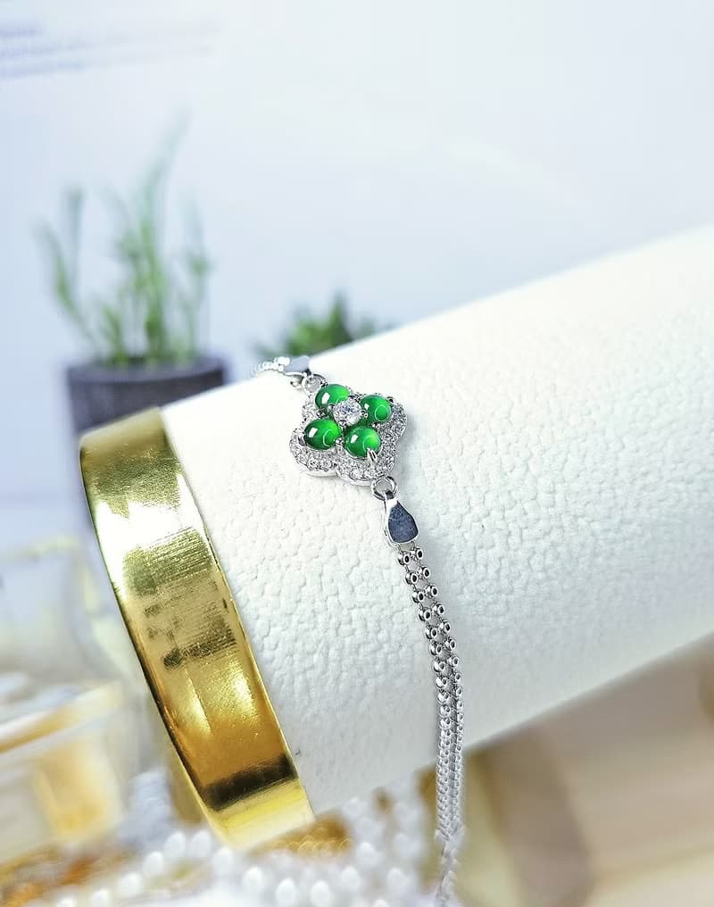 |幸運草|A貨翡翠冰玻放光陽綠蛋面純銀鍍18k四葉草雙層圓珠手鏈