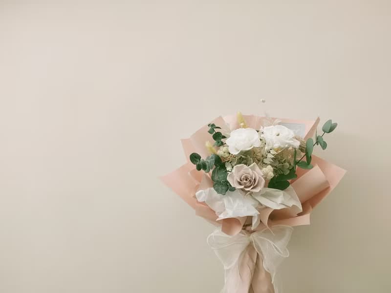 Sheer Whisper 絮語藏花_溫柔系奶茶色不凋尤加利花束