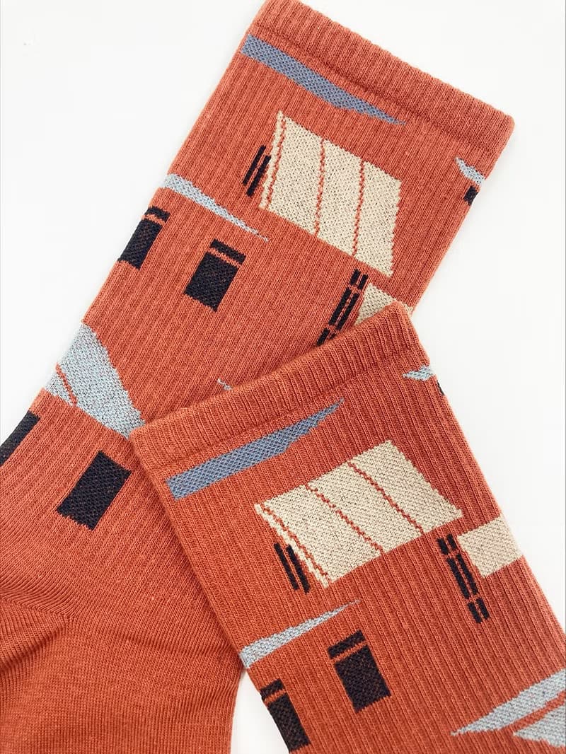 冰島屋頂2.0 Iceland Roof 2.0 磚紅色羅紋中筒襪