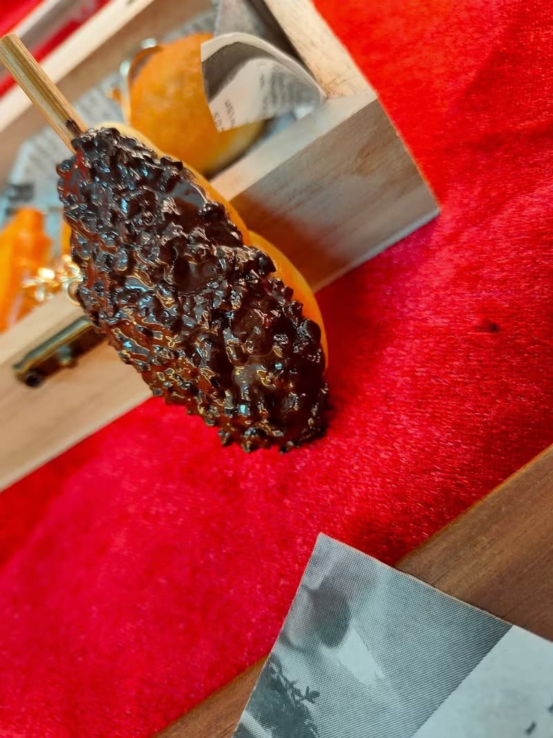 手感杏仁巧克力脆皮麵包鑰匙圈