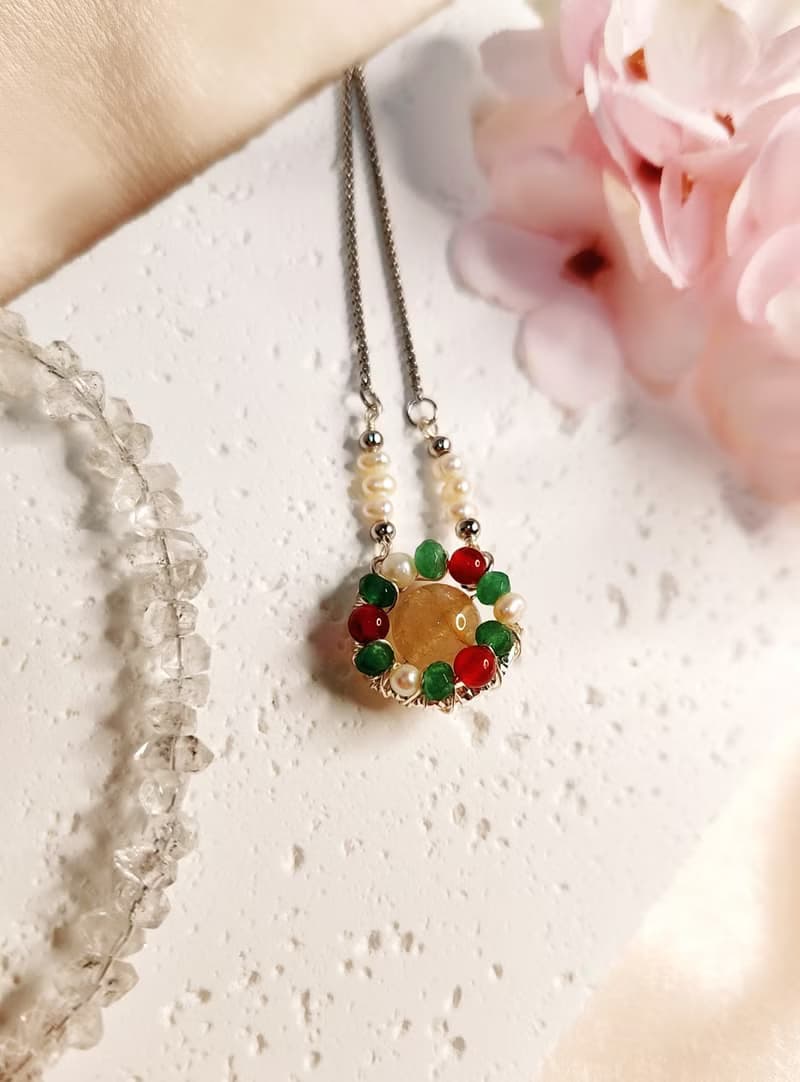 祝福槲寄生【紅紅綠綠】-金髮晶 東菱玉 紅瑪瑙 金屬線編織項鍊