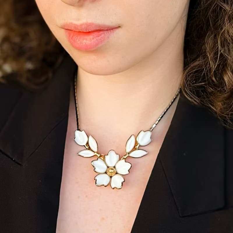 RARE! Crown Trifari Antique White Glass Flower Dogwood Rose Necklace signed 1950