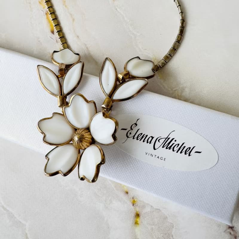 RARE! Crown Trifari Antique White Glass Flower Dogwood Rose Necklace signed 1950