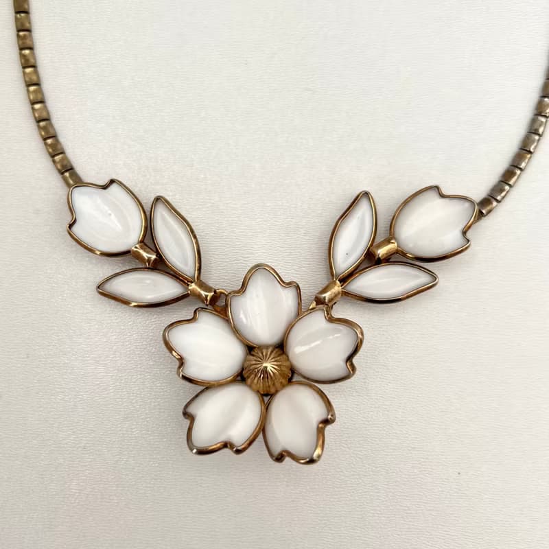 RARE! Crown Trifari Antique White Glass Flower Dogwood Rose Necklace signed 1950
