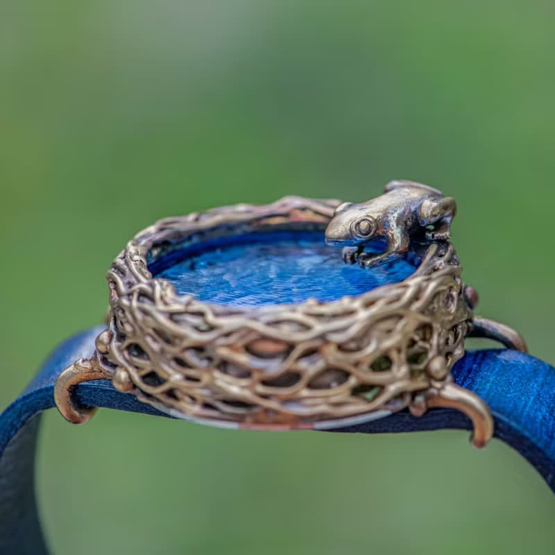 想像金魚一樣優雅游動的青蛙款手錶M淡藍色