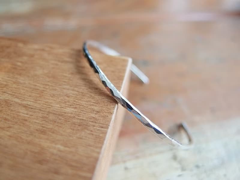 幻影 2mm 纖細版 純銀鍛敲手鐲