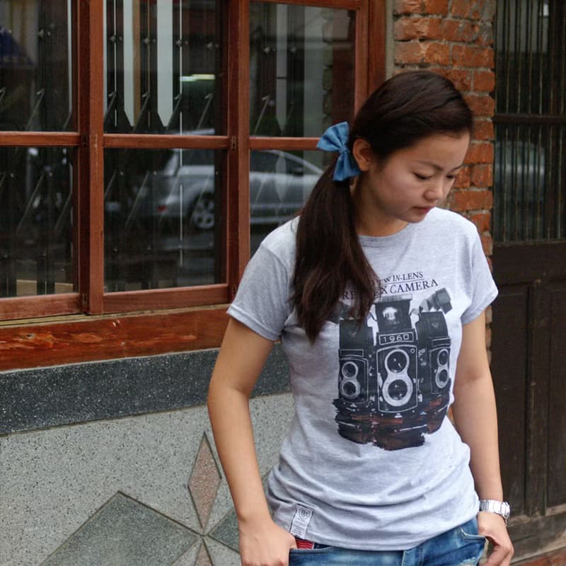 【絕版特惠】復古T-shirt-牡丹相機(中麻灰色)