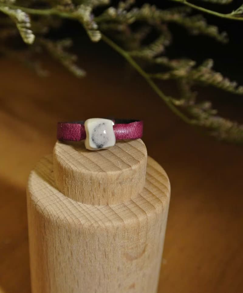 【 T - C 】戒指 皮革 牛皮 日本白瓷 瓷器  限量 自然釉色 無限看不膩色調 攝氏1350高溫燒製