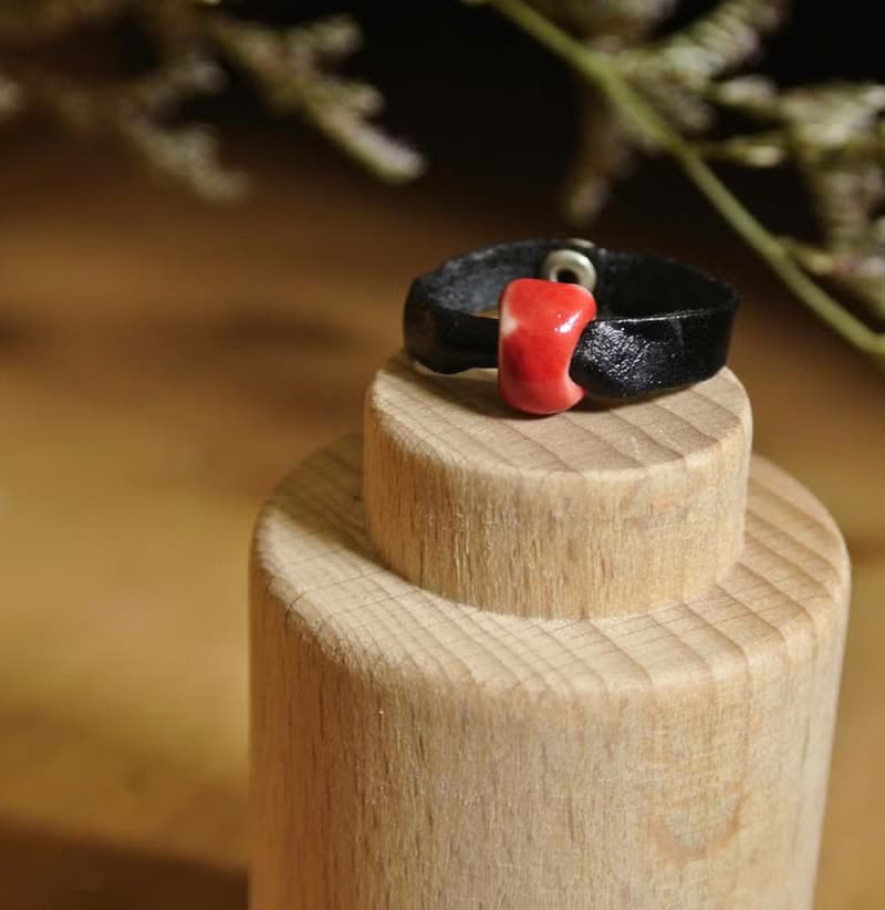 【 T - C 】戒指 皮革 牛皮 日本白瓷 瓷器  限量 自然釉色 無限看不膩色調 攝氏1350高溫燒製