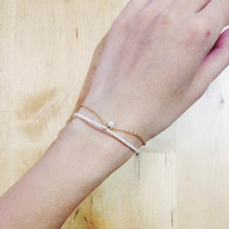 ブレスレット・淡水パールと14KGFのまるで糸のような華奢で大人っぽいブレスレット・ThreadBr01