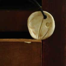 【 T - C 】項鍊 日本白瓷 瓷器  限量 自然釉色 無限看不膩色調 攝氏1350高溫燒製