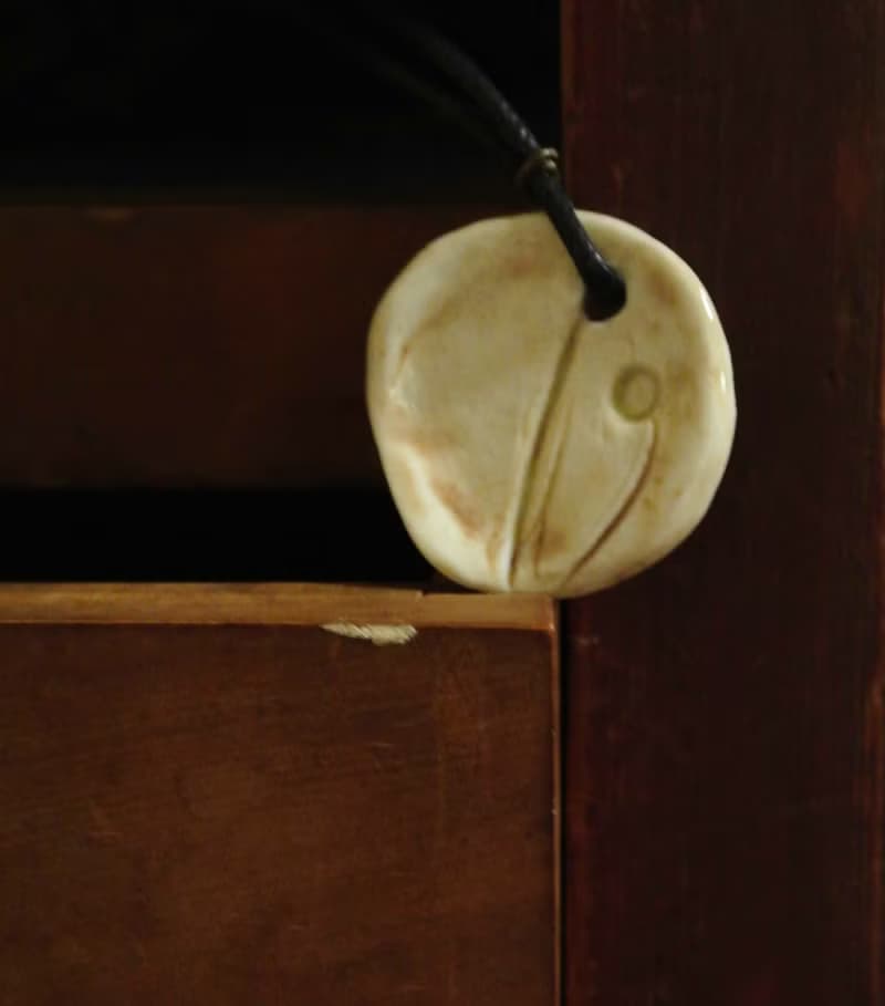 【 T - C 】項鍊 日本白瓷 瓷器  限量 自然釉色 無限看不膩色調 攝氏1350高溫燒製