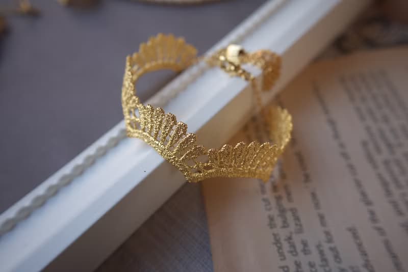 Queen Elisabeth伊莉莎白皇冠手環/金色/蕾絲