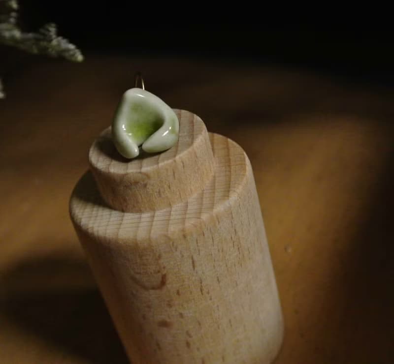 【 T - C 】耳環 日本白瓷 瓷器  限量 自然釉色 無限看不膩色調 攝氏1350高溫燒製