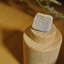 【 T - C 】耳環 日本白瓷 瓷器  限量 自然釉色 無限看不膩色調 攝氏1350高溫燒製