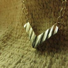 V a necklace_ V a項鍊 | 925銀 男生禮物 男朋友 字母V 對鍊