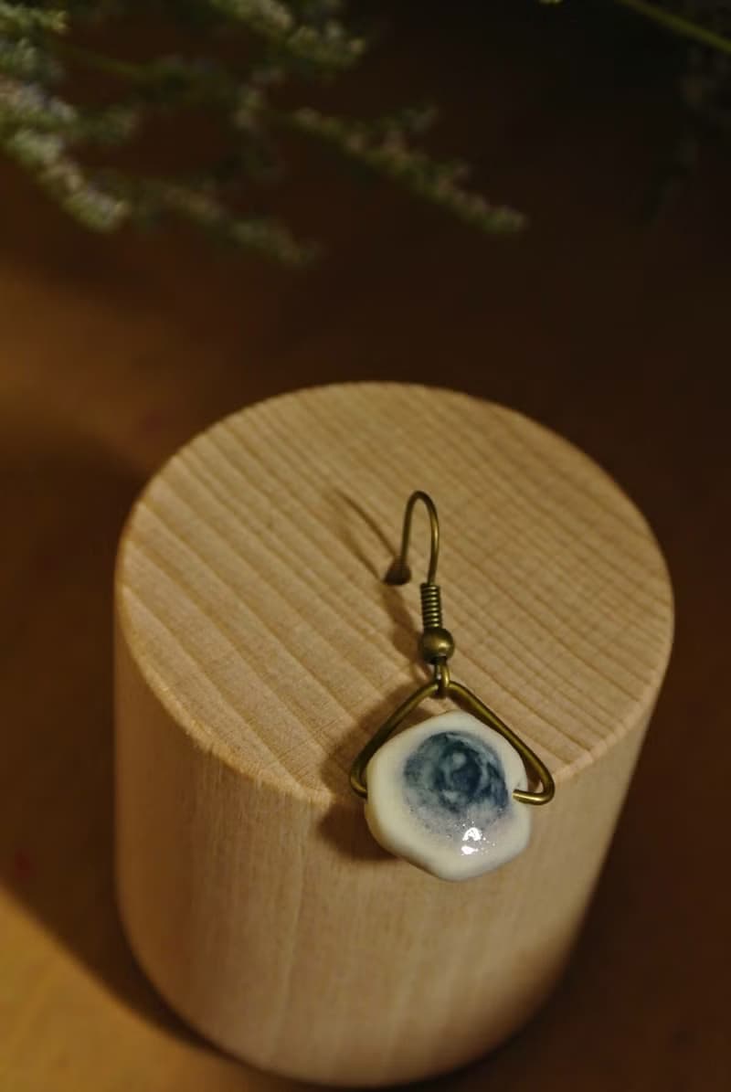 【 T - C 】耳環 日本白瓷 瓷器  限量 自然釉色 無限看不膩色調 攝氏1350高溫燒製