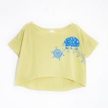 夏裝 女裝手感棉質短版上衣Tee 不規則上衣-尼泊爾瓢蟲 樹木 果綠