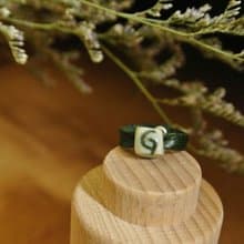 【 T - C 】戒指 皮革 牛皮 日本白瓷 瓷器  限量 自然釉色 無限看不膩色調 攝氏1350高溫燒製