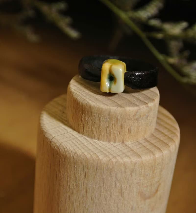 【 T - C 】戒指 皮革 牛皮 日本白瓷 瓷器  限量 自然釉色 無限看不膩色調 攝氏1350高溫燒製