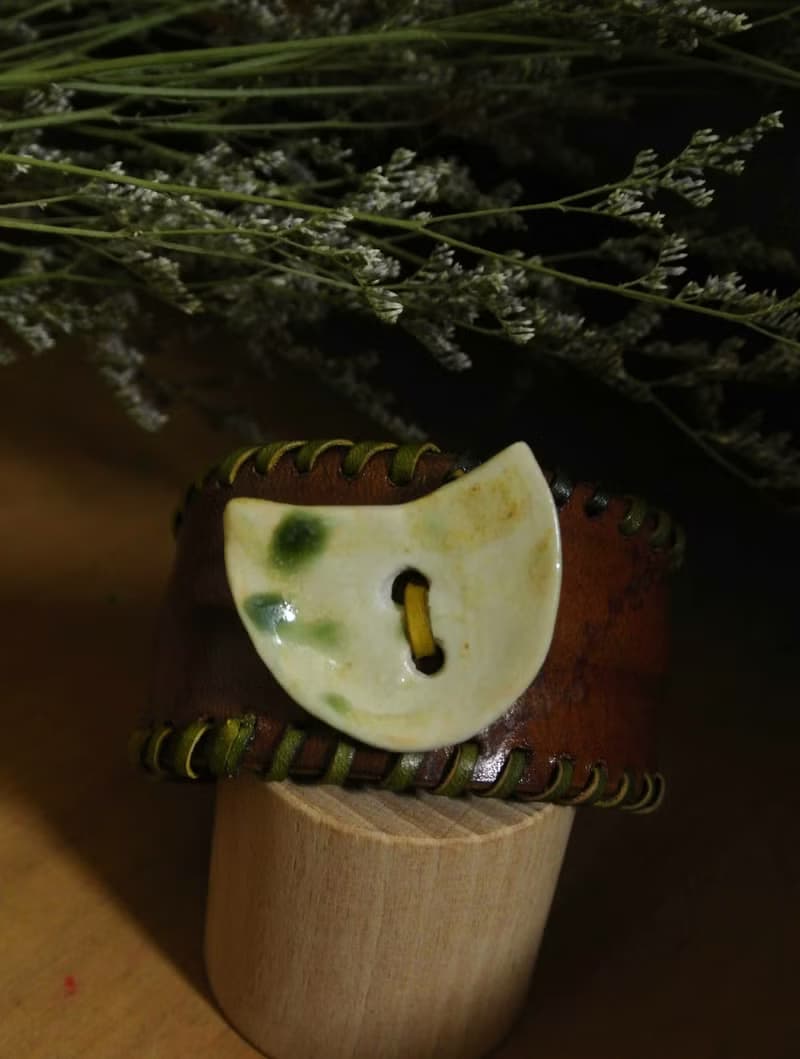 【 T - C 】手環 手鐲 皮革 牛皮 日本白瓷 瓷器  限量 自然釉色 無限看不膩色調 攝氏1350高溫燒製