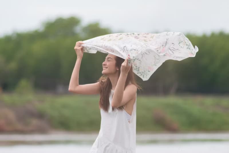 經典花采系列 - 雪白茉莉花手工圍巾Classic flower Collection - Soft White Colour - Jasmine Flower