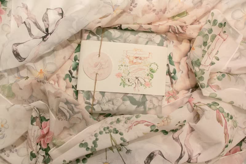 經典花采系列 - 雪白茉莉花手工圍巾Classic flower Collection - Soft White Colour - Jasmine Flower