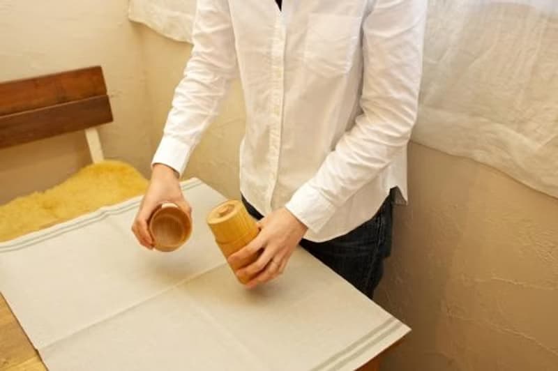 ろくろ挽きの欅の木の茶筒　大