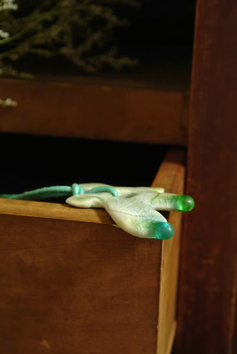 【 T - C 】項鍊 日本白瓷 瓷器  限量 自然釉色 無限看不膩色調 攝氏1350高溫燒製